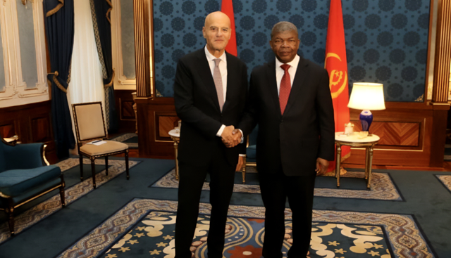Eni, incontro tra lâ€™AD Claudio Descalzi e il Presidente della Repubblica dellâ€™Angola JoÃ£o GonÃ§alves LourenÃ§o a Luanda