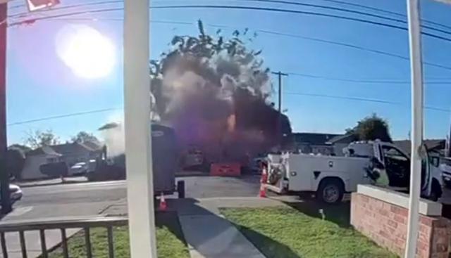 Casa salta in aria per una fuga di gas: il momento dell’esplosione ripreso dalle telecamere