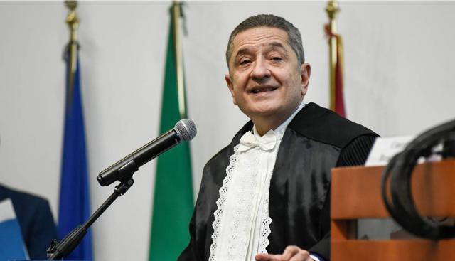 Bankitalia, il monito di Panetta: “In Germania i laureati guadagnano l’80% in più. L’Italia deve investire sul capitale umano"