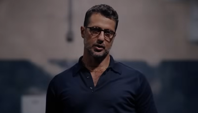Fabrizio Corona diventa una serie tv su Netflix: "Ho un'idea del mondo in cui non esiste il bene"
