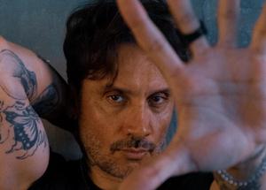 Fabrizio Moro: "Sono stato un po' traumatizzato da Sanremo. Tornarci? Dovrei prepararmi psicologicamente per affrontare una cosa del genere e poi..." - L'intervista-Video