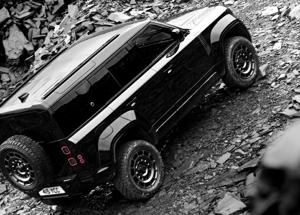 Defender OCTA Black: lusso e potenza in total black per la 4x4 più estrema
