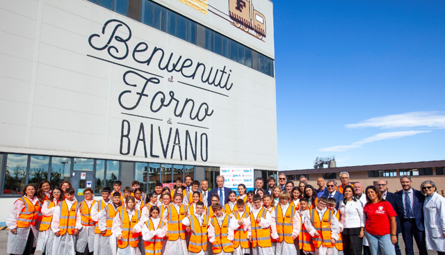 Ferrero: accolti i ragazzi del Punto Luce di Potenza nello stabilimento di Balvano