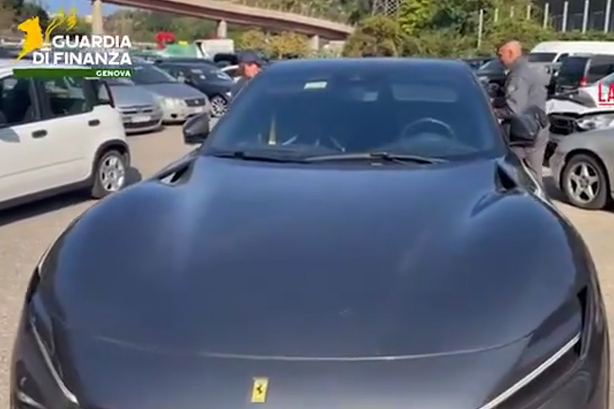 Sequestrata a Genova una Ferrari Purosangue, vale 700 mila euro. VIDEO Sequestrata a Genova una Ferrari Purosangue, vale 700 mila euro. VIDEO