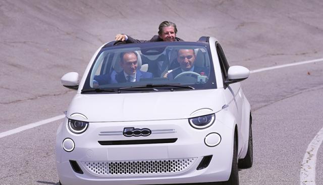 Nuova Fiat 500 ibrida: produzione a Mirafiori, 5.000 auto nel 2025