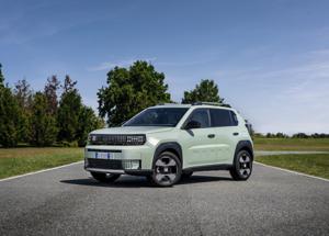 Fiat completa la gamma Grande Panda con la nuova versione a benzina