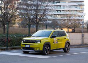 Fiat Grande Panda: a Milano CityLife sfida le finaliste Car of the Year