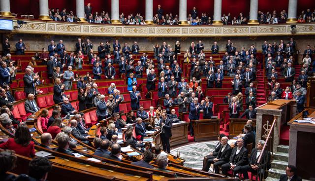 Attivista di estrema destra ucciso a Lione, cinque arresti: c'è anche un assistente di Lfi