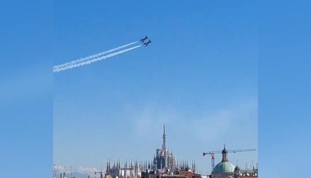 Il passaggio della Pattuglia sul Duomo