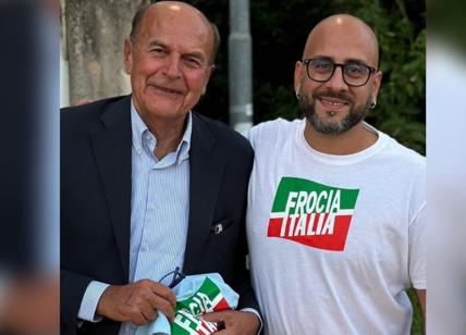 Le magliette "Frocia Italia" per il Brianza Pride di Arcore: il partito di Berlusconi insorge