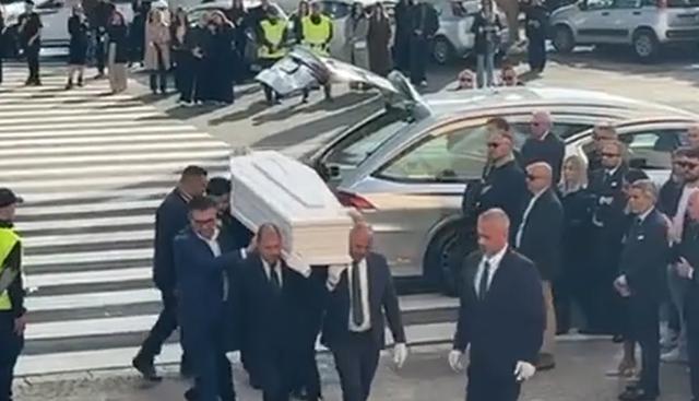 L'ultimo saluto a Beatrice Bellucci, i genitori della ragazza travolta a Roma: "Grazie per i tuoi 20 anni"