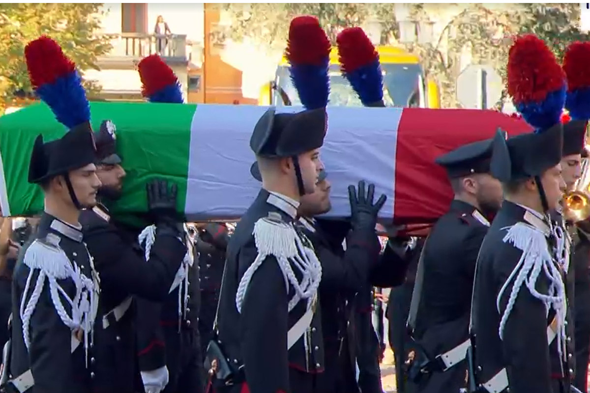 https://www.affaritaliani.it/static/upl2025/fune/funerali-carabinieri-21.jpg