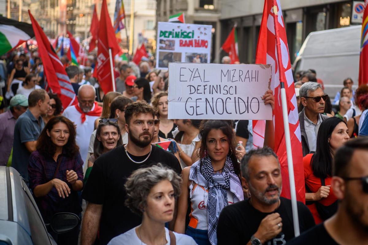 l italia scende in piazza per gaza via libera allo sciopero generale dai trasporti alla sanit224 tutti i disagi