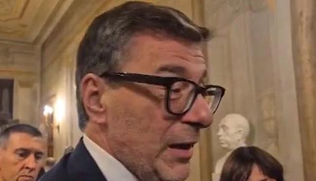 Manovra, siparietto Giorgetti-Salvini in Senato: "A Matteo un po’ di carbone sotto l’albero"