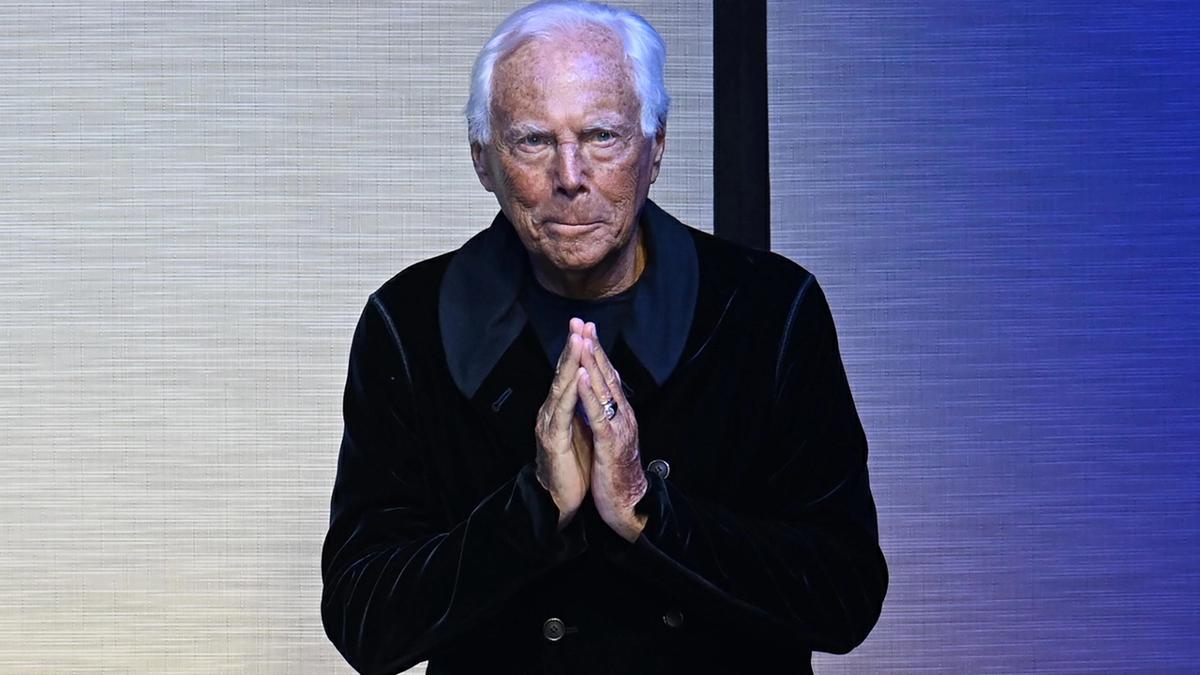 Morto Giorgio Armani, ecco le sue frasi più famose. Quando disse: "Lo stile è eleganza non stravaganza" Morto Giorgio Armani, ecco le sue frasi più famose. Quando disse: "Lo stile è eleganza non stravaganza"