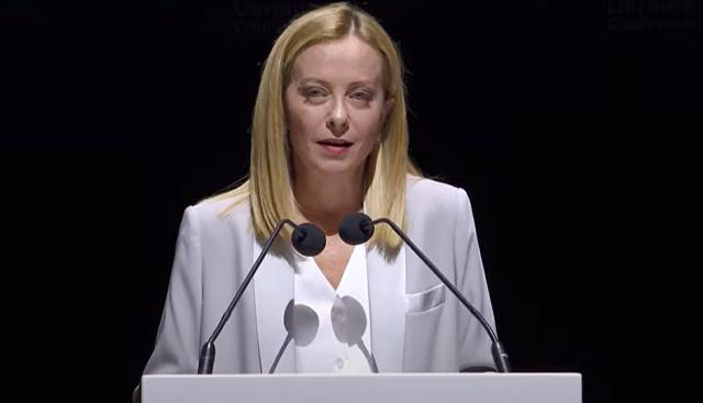 Ucraina, Zelensky: "Putin vuole che il nostro popolo lasci il Paese". Meloni: "Presi impegni per più di 10 miliardi"