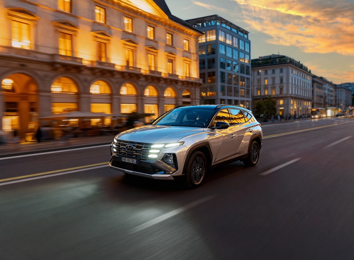 https://www.affaritaliani.it/static/upl2025/hyun/0013/hyundai-tucson-dark-line1.jpg