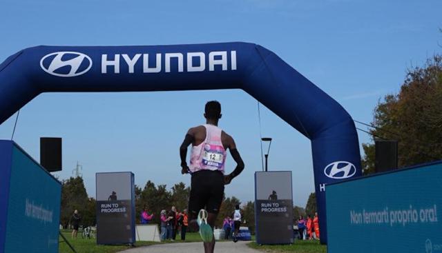 Hyundai corre a Verona: energia elettrica e community in maratona