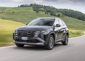Hyundai TUCSON: il SUV più amato si rinnova con tecnologia, comfort e powertrain elettrificati