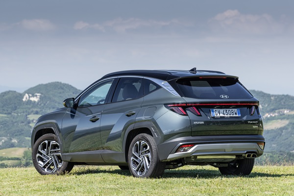 Hyundai TUCSON: il SUV più amato si rinnova con tecnologia, comfort e powertrain elettrificati