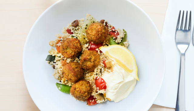 IKEA festeggia i 40 anni della sua iconica polpetta con lâ€™arrivo del nuovo falafel