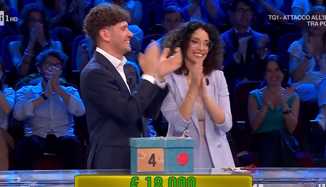 Affari Tuoi, Martina accetta l’offerta finale e vince 18mila Euro: “So cos’è il sacrificio”