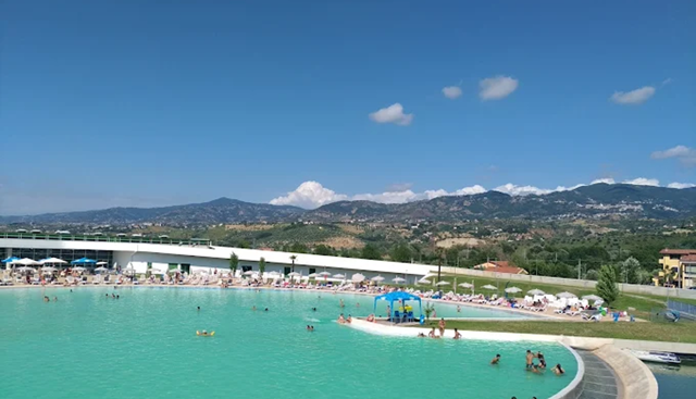 Bambina di 8 anni annega nella piscina di un parco acquatico nel Cosentino