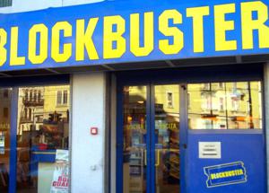 Brand o brand...elli / Blockbuster, da re delle VHS al fallimento: la storia del gigante che disse no a Netflix e fu ucciso dallo streaming
