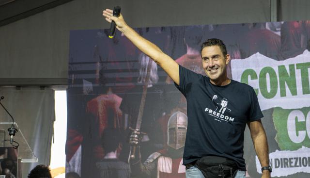 Vannacci esce allo scoperto, che schiaffo a Salvini: "È lui il traditore. Europarlamento? Non mi dimetto"