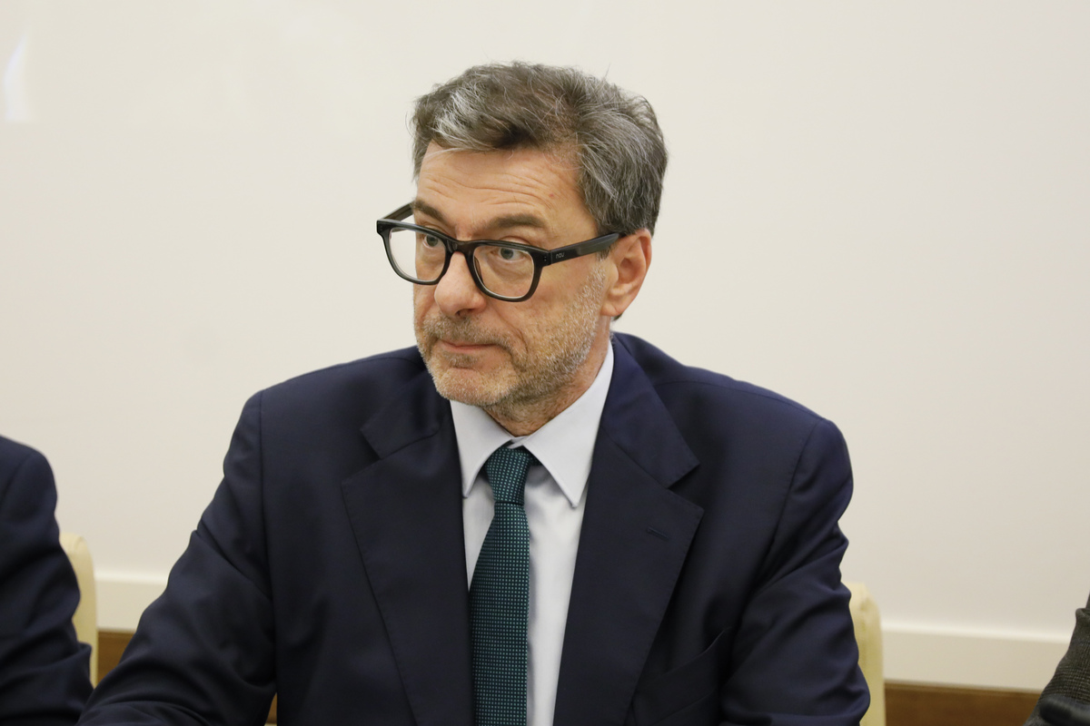 Mps-Mediobanca, Giorgetti "molto tranquillo". Ma c'è un punto "significativo" che per le opposizioni non chiude il caso