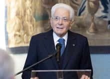 Sergio Mattarella agli ambasciatori: “La fragilità politica e sociale è divenuta strutturale. L’UE? Disordinata e ingiustificata aggressione nei suoi confronti” Sergio Mattarella agli ambasciatori: “La fragilità politica e sociale è divenuta strutturale. L’UE? Disordinata e ingiustificata aggressione nei suoi confronti”