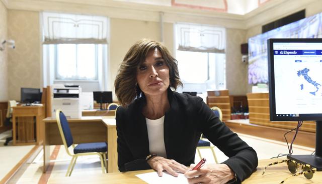 Medicina, oltre 22mila studenti idonei su 17mila posti. La ministra Bernini: "Il semestre filtro? Funziona, altro che flop"