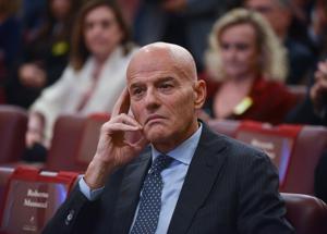 Orcel ancora in vetta, segue Pier Silvio Berlusconi. Terzo l'ad di Eni Claudio Descalzi. Chi sale e chi scende, la Top Manager Reputation