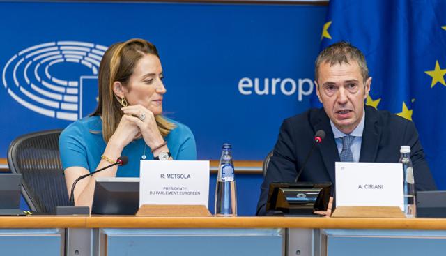 L'Ue accelera le procedure d'asilo: sette nuovi paesi sicuri e hub per migranti, ecco cosa cambia