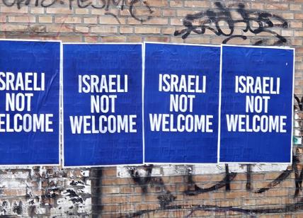 Milano, l'inquietante ricomparsa dei manifesti "Israeli not welcome"