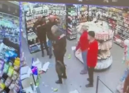 Killer del capotreno, spunta il video della devastazione di un negozio. Doveva essere espulso, ma...