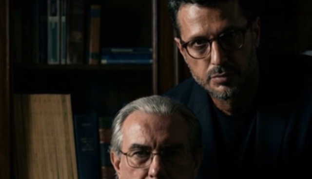 Mediaset, Corona non molla. Dopo la "scomparsa" dai social torna su YouTube con il suo avvocato ospite di un podcast: "Siete pronti?"