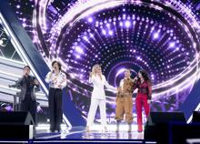 Ascolti tv, La ricetta della felicità di Rai1? E' stendere Io Canto Family (Hunziker giù) - Formigli batte Del Debbio. E Milo Infante... - Trend Auditel