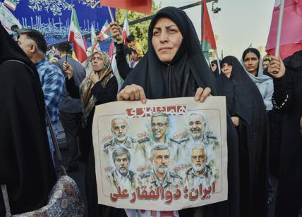 Iran nel caos, in piazza per le proteste contro il carovita. Giustiziato un uomo accusato di spionaggio per il Mossad