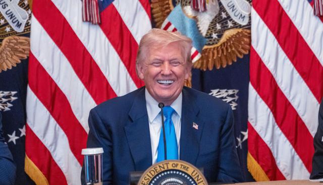 Apple (per evitare i dazi di Trump) investirà altri 100 miliardi di dollari negli Stati Uniti
