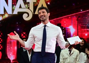 Stefano De Martino di nuovo papÃ ? "Caroline Tronelli potrebbe essere incinta", Diva e Donna lancia una nuova bomba