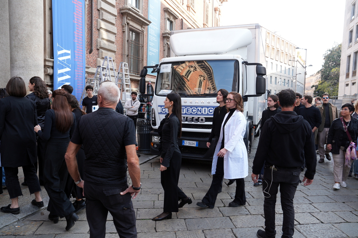 Milano, riprese del film Il Diavolo Veste Prada 2