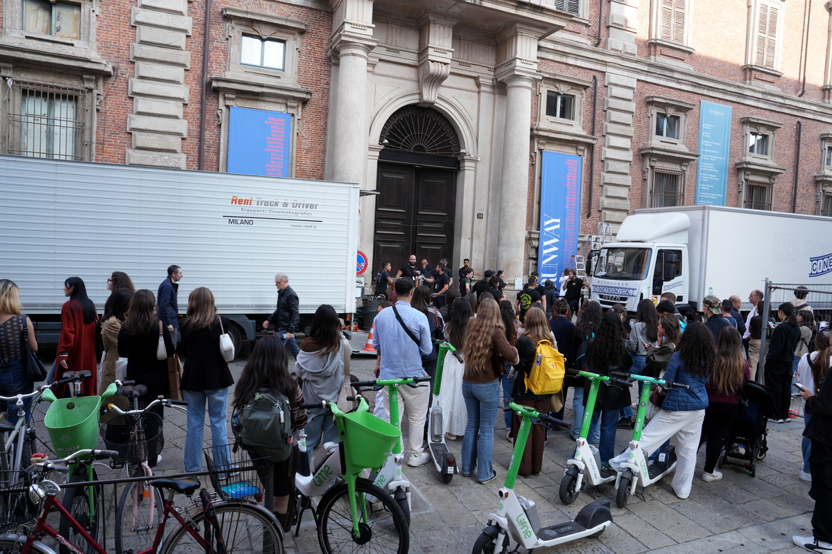 Milano, riprese del film Il Diavolo Veste Prada 2