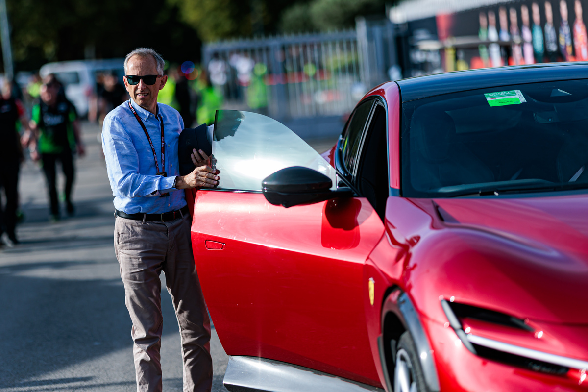 Ferrari, conti da pol position: utile a 382 milioni di euro e ricavi in crescita. Consegnate 3.401 auto