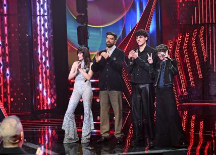 Ascolti tv, Sanremo Giovani 2025 di Gianluca Gazzoli (ri)scalda lo share di Rai2 - I numeri della scommessa vincente di Carlo Conti
