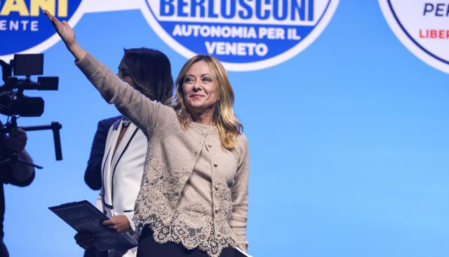 Meloni, no ai beni russi e al Mercosur: così la premier vince 2 a 0 e detta la linea in Europa