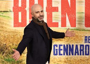 Buen Camino vola al box office: sfiorati i 14 milioni in due giorni. L'ironia di Zalone supera Avatar