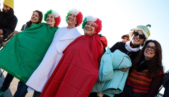 Atmosfera a San Siro per la cerimonia di apertura delle Olimpiadi invernali Milano Cortina