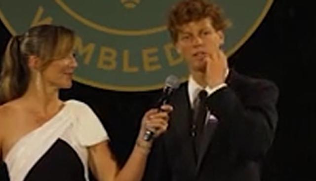 Sinner dopo Wimbledon si lascia un po' andare: "Abbiamo bevuto molto, mi gira la testa". VIDEO