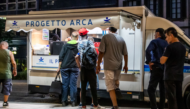 JTI Italia e Progetto Arca: oltre 25 mila pasti e 1.800 spese solidali nei primi 6 mesi del 2025